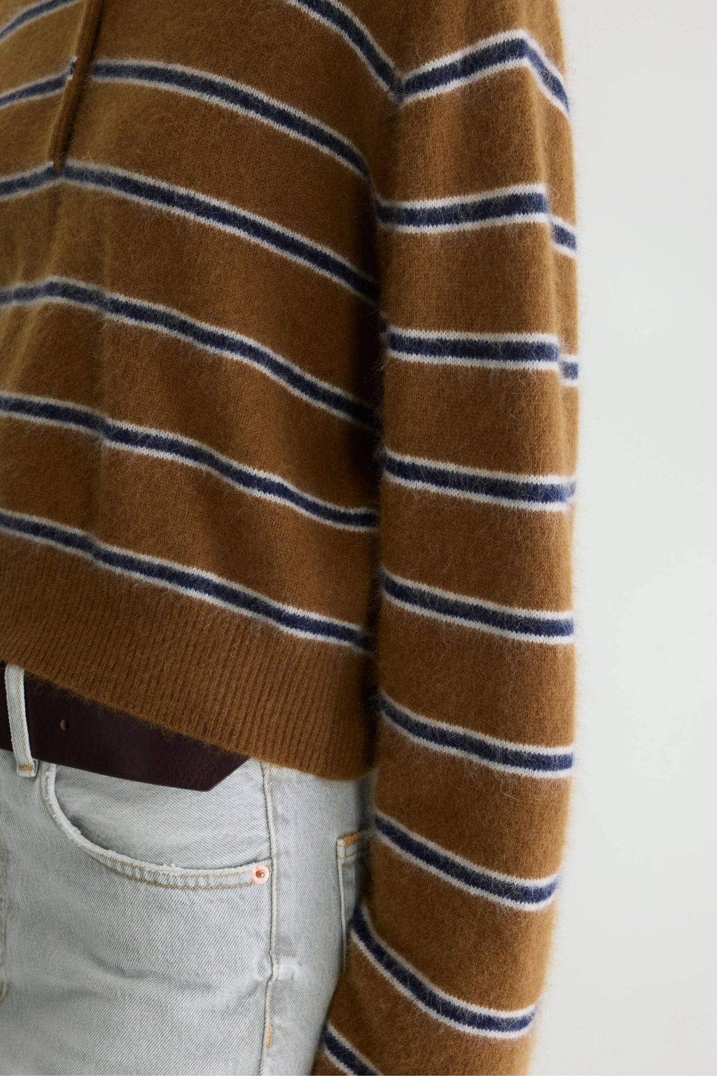Dussyr Sweater