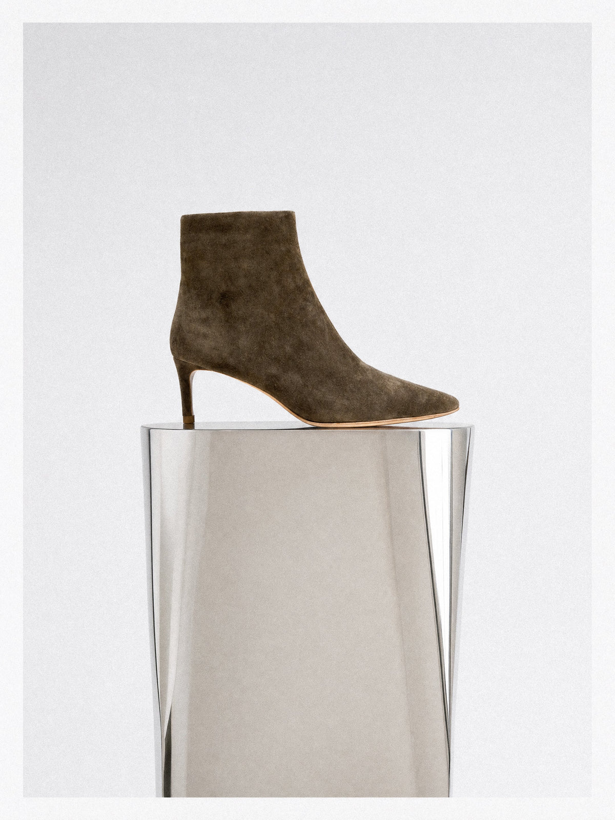Noura Low Suede Ankle Boots Khaki – Mi/Mai