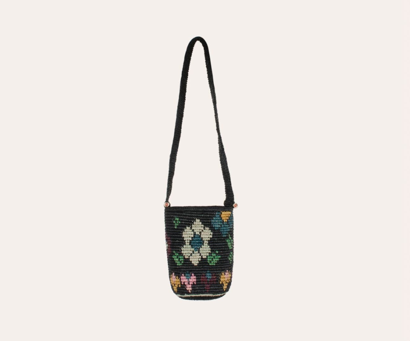 RAFFIA BUCKET BAG