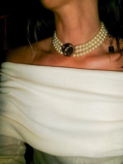 PEARLS & SHELL NECKLACE