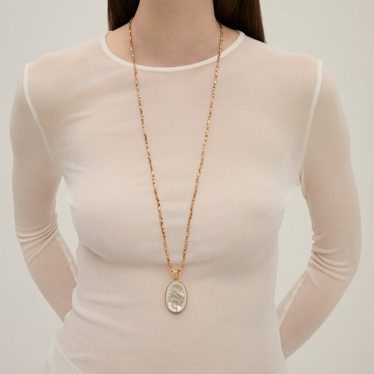 Lucky Scarabee Long Necklace Mother of Pearl